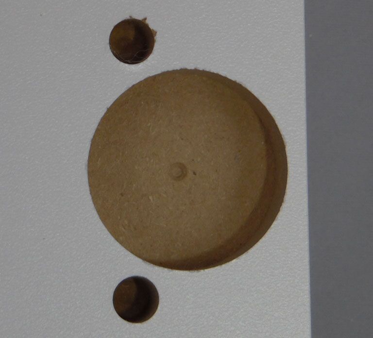 3mm edge distance from hole edge<br />to edge of door