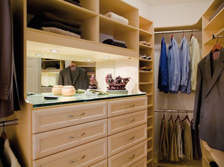 This is an older picture from Hera. The under cabinet spotlights used in this photo were not labeled, and we have a feeling they could be so